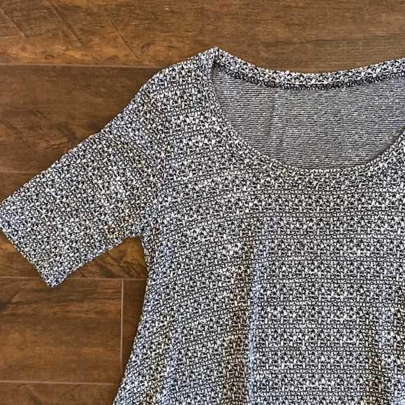 Lightweight Tunic Sweater - Black and White - Small - Picture 2 of 5